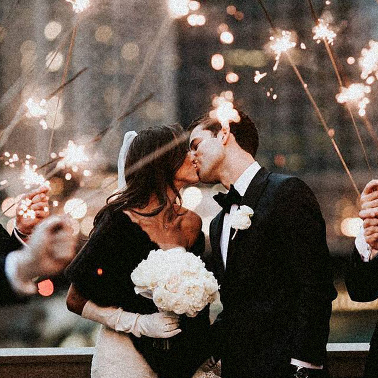 sparklers.us-wedding-5__66703.1506359632.1280.1280__31986