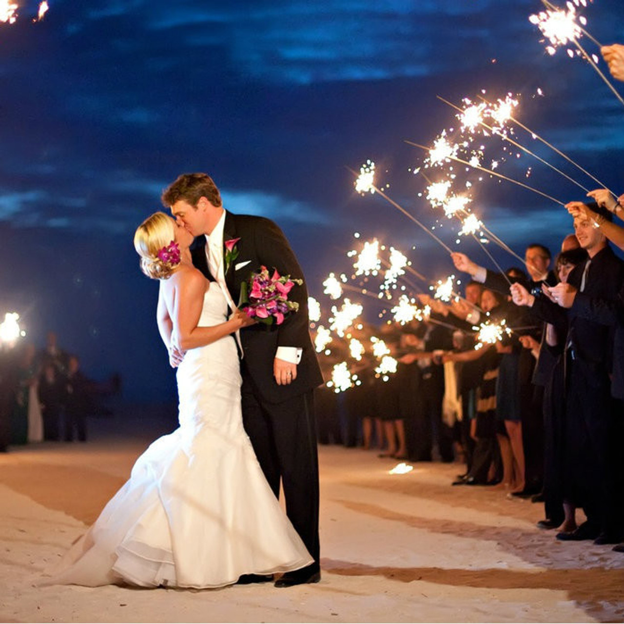 wedding-sparklers-36-1__37801.1560394537.1280.1280__42027